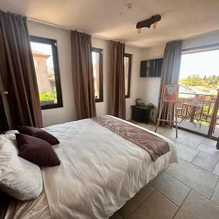 Arthotel Oscar Ii Хотел *